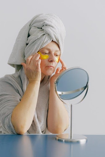 Your skin is too oily Follow these skincare routines